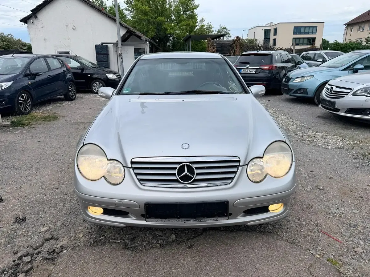 Gebraucht Mercedes C180 143 PS (105 kW) 2004 Silber Coupé