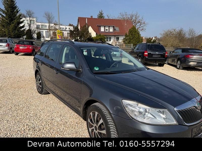 Gebraucht Skoda Octavia Ambiente 160 PS (117 kW) 2011 Grau Kombi