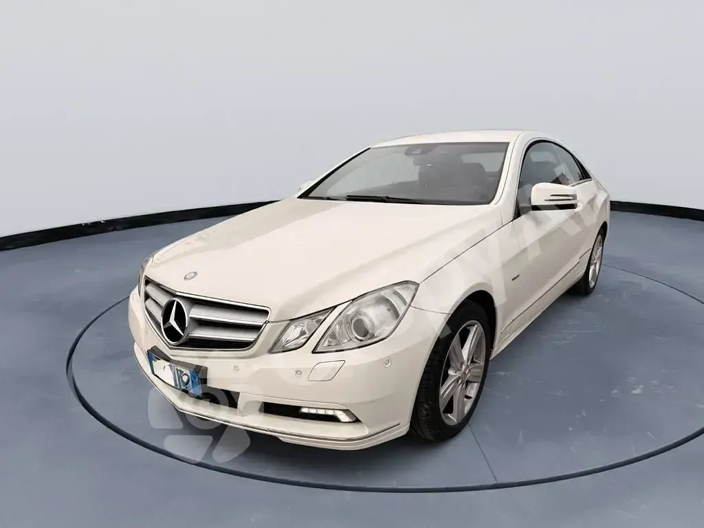 Gebraucht Mercedes E350 265 PS (194 kW) 2011 Weiß Coupé