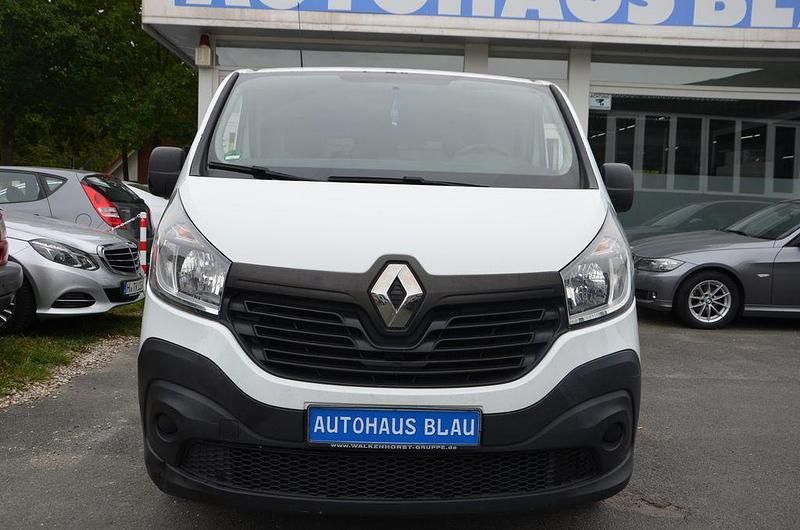 Gebraucht Renault Trafic 90 PS (66 kW) 2015 Weiß Van / Kleinbus