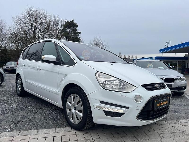 Weiß Gebraucht 2011 Ford S-MAX Titanium Van / Kleinbus | 6.899 € (Fairer Preis) - Bild 1/4