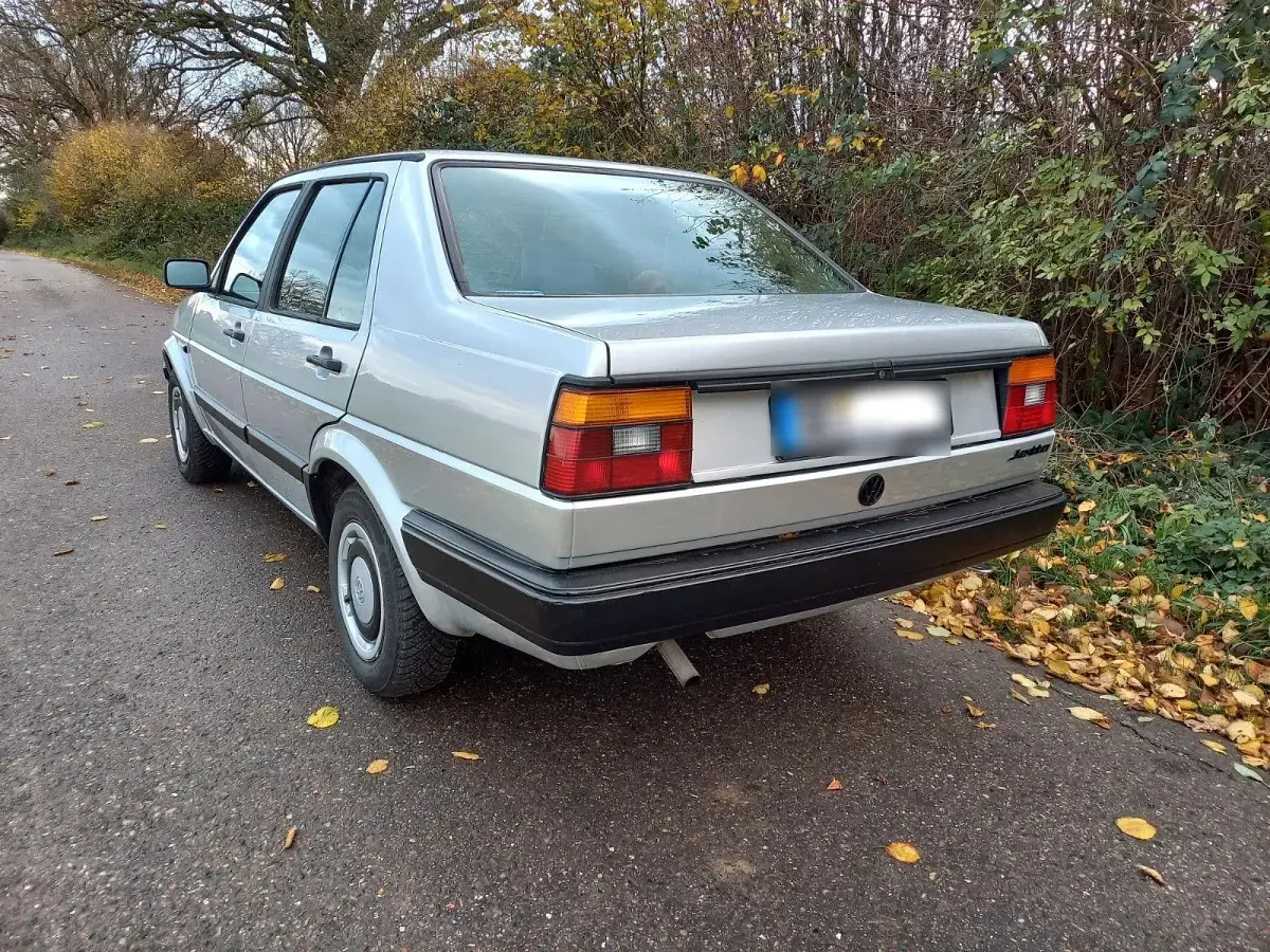 Gebraucht VW Jetta 72 PS (52 kW) 1988 Silber Limousine
