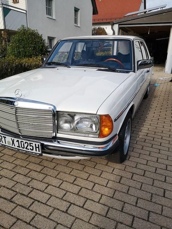 Weiß Gebraucht 1977 Mercedes E280 Limousine | 18.000 € - Bild 1/4