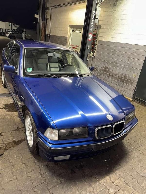 Blau Gebraucht 1999 BMW 316 Sport Line Coupé | 2.000 € (Fairer Preis) - Bild 1/4