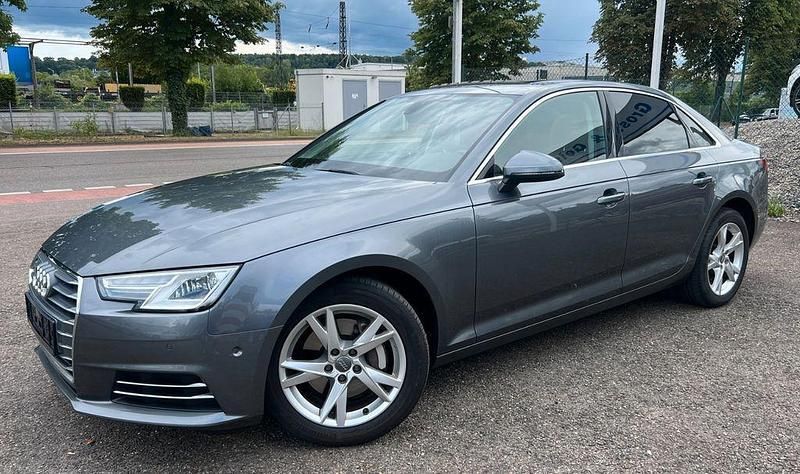 Grau Gebraucht 2017 Audi A4 Sport Limousine | 22.850 € (Etwas zu teuer) - Bild 1/4