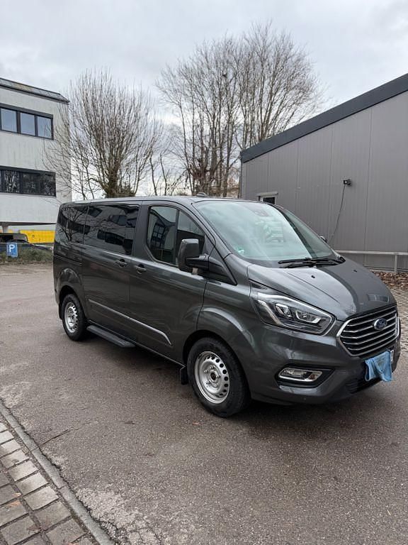 Gebraucht Ford Tourneo Titanium 131 PS (96 kW) 2019 Grau Van / Kleinbus