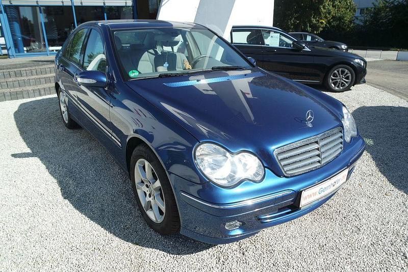 Blau Gebraucht 2005 Mercedes C180 Limousine | 6.990 € (Teuer) - Bild 1/4