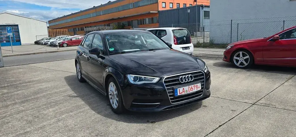 Gebraucht Audi A3 Attraction 110 PS (80 kW) 2014 Schwarz Limousine
