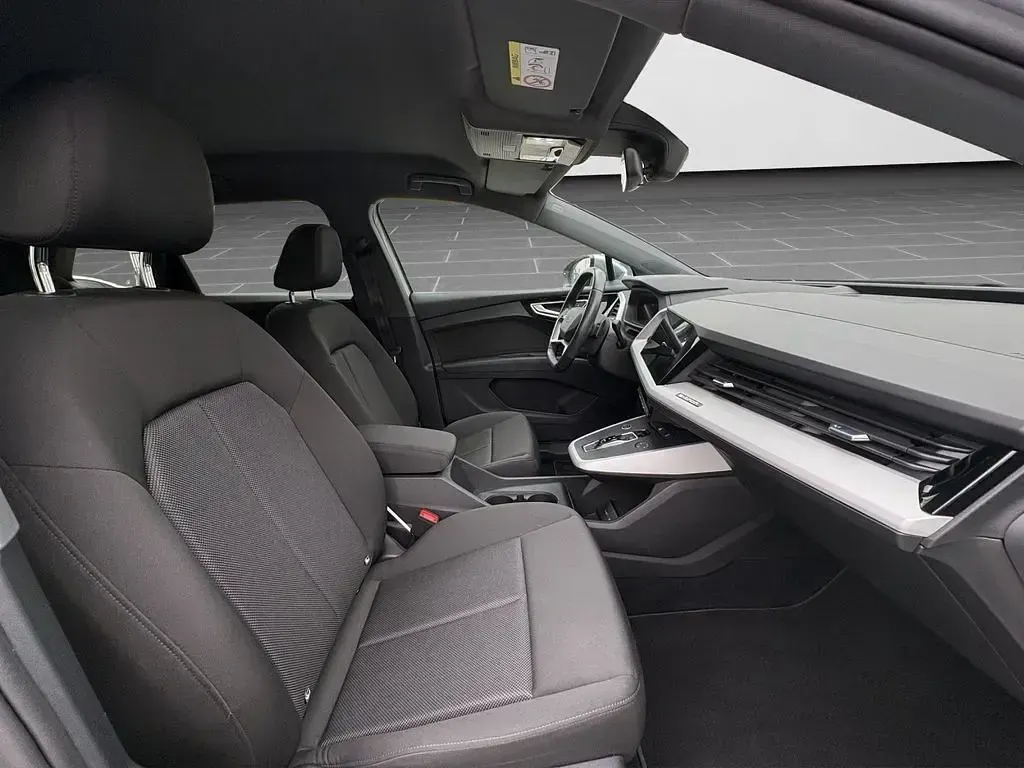 Second-hand Audi Q4 e-tron Advanced 125 kW (170 CP) 2021 Argintiu SUV