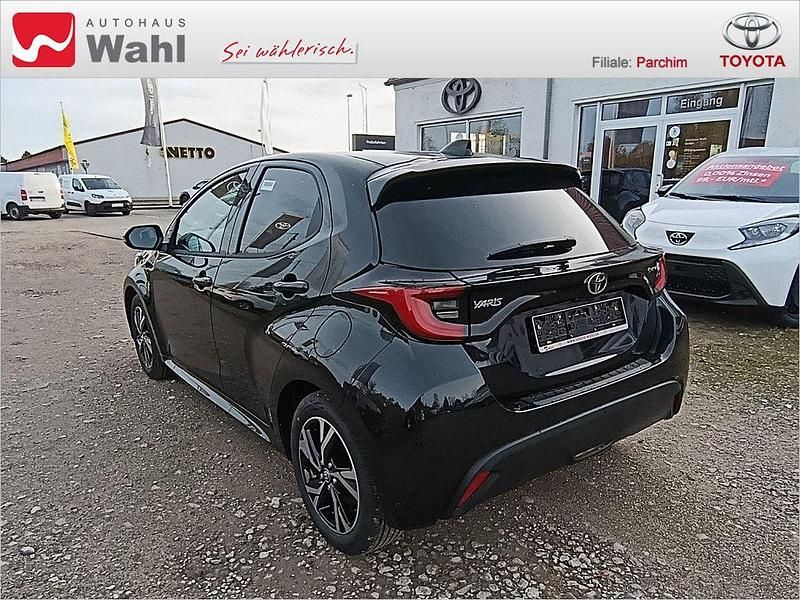 Neu Toyota Yaris Hybrid 116 PS (85 kW) 2025 Schwarz Limousine