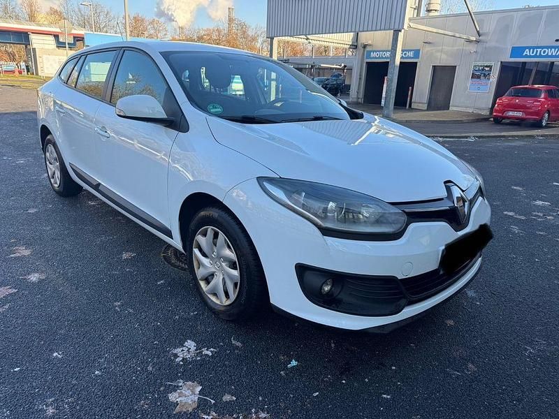 Weiß Gebraucht 2016 Renault Mégane III Life Limousine | 5.500 € (Fairer Preis) - Bild 1/4