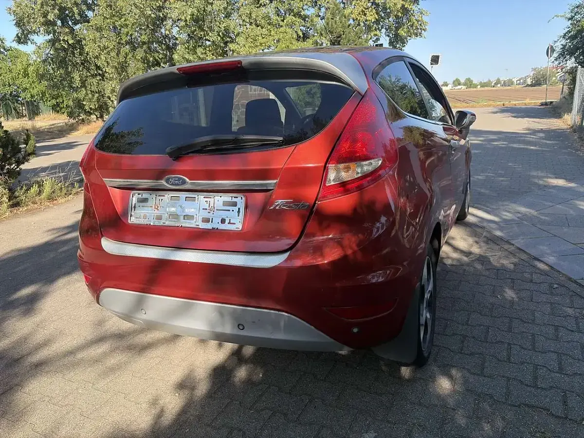 Gebraucht Ford Fiesta Titanium 97 PS (71 kW) 2008 Rot Kleinwagen