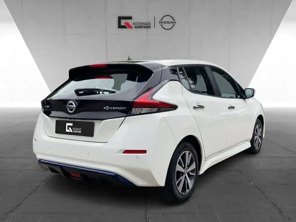 Gebraucht Nissan Leaf Acenta 110 kW (150 PS) 2022 Weiß Kleinwagen