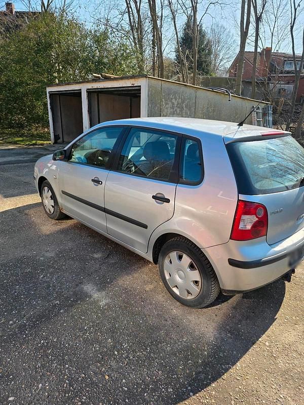Gebraucht VW Polo 64 PS (47 kW) 2004 Silber Kleinwagen