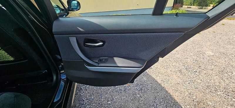 Gebraucht BMW 318 143 PS (105 kW) 2009 Schwarz Limousine