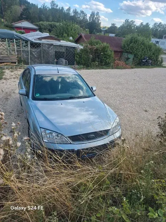 Gebraucht Ford Mondeo Futura 125 PS (91 kW) 2003 Silber Limousine