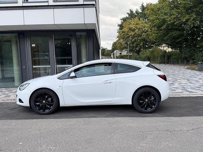 Gebraucht Opel Astra GTC 120 PS (88 kW) 2012 Weiß Limousine