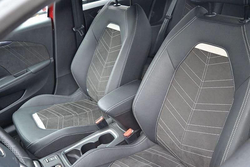 Gebraucht Opel Ampera 73 kW (100 PS) 2021 Rot Kleinwagen