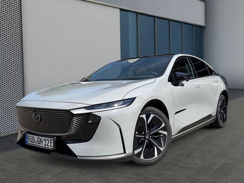Grau Gebraucht 2025 Mazda 6e Takumi-Line Limousine | 38.490 € (Fairer Preis) - Bild 1/4