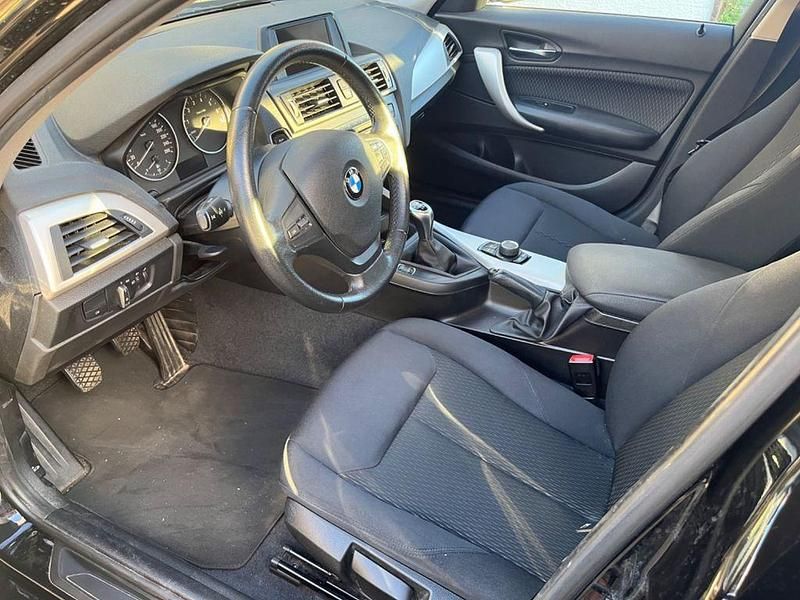 Gebraucht BMW 114 102 PS (75 kW) 2014 Schwarz Kleinwagen