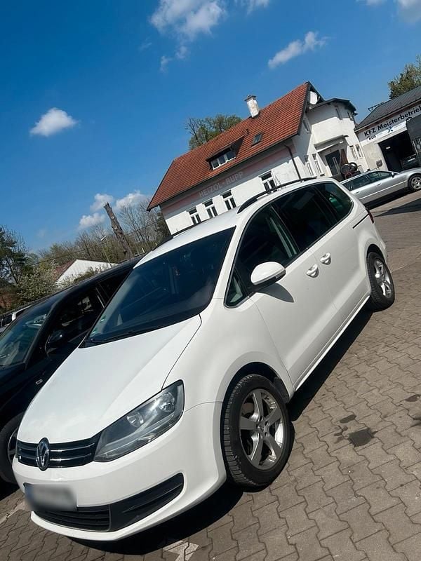 Second-hand VW Sharan 170 CP (125 kW) 2010 Alb Monovolum