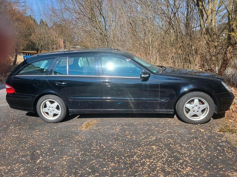 Gebraucht Mercedes E240 2003 Schwarz Kombi