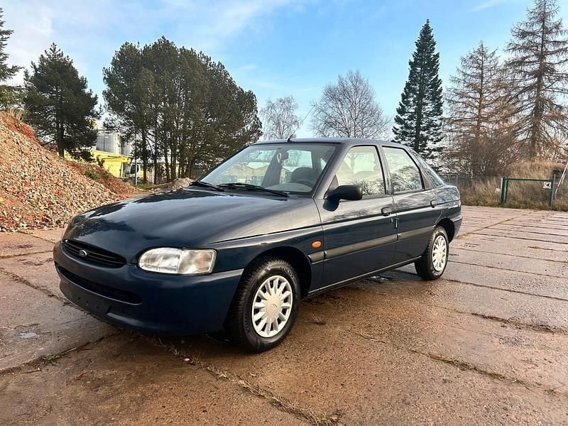 Gebraucht Ford Escort 75 PS (55 kW) 1995 Blau Limousine