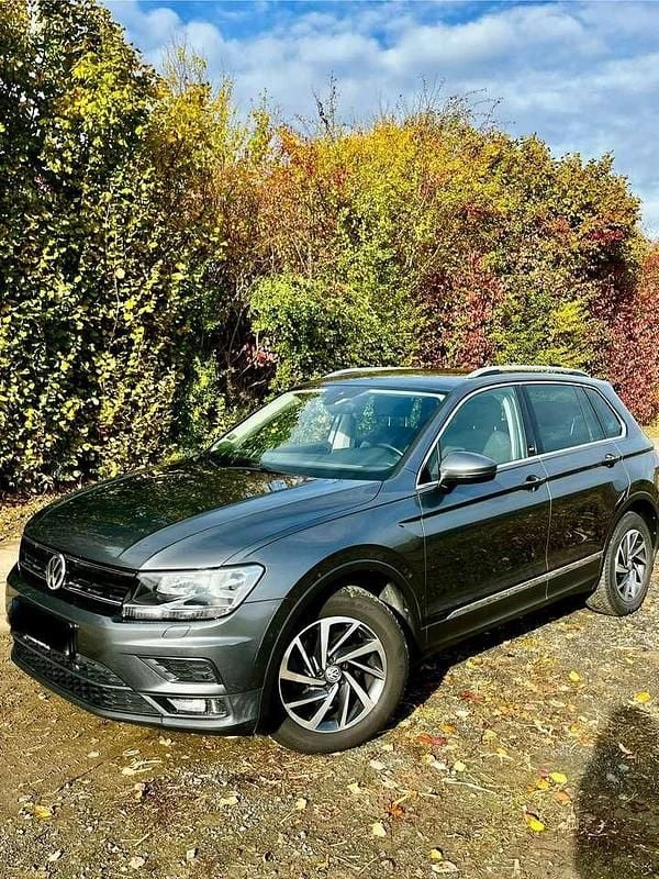 Grau Gebraucht 2017 VW Tiguan Sound SUV | 15.500 € (Fairer Preis) - Bild 1/4