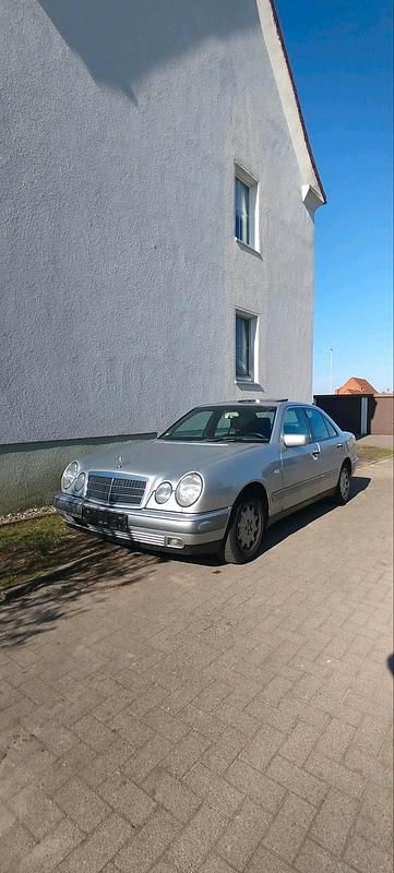 Gebraucht Mercedes E230 Elegance 1997 Silber Limousine