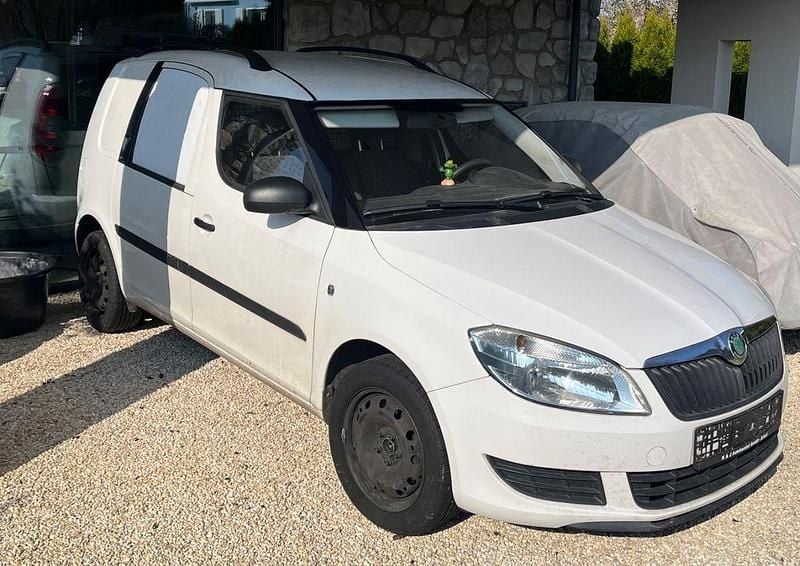 Gebraucht Skoda Roomster 69 PS (50 kW) 2010 Weiß Van / Kleinbus