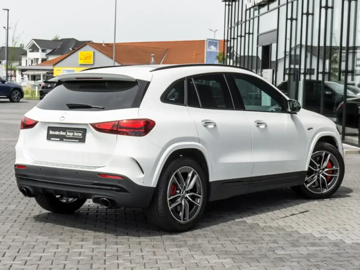 Gebraucht Mercedes GLA35 AMG AMG 306 PS (225 kW) 2024 Polarweiss SUV