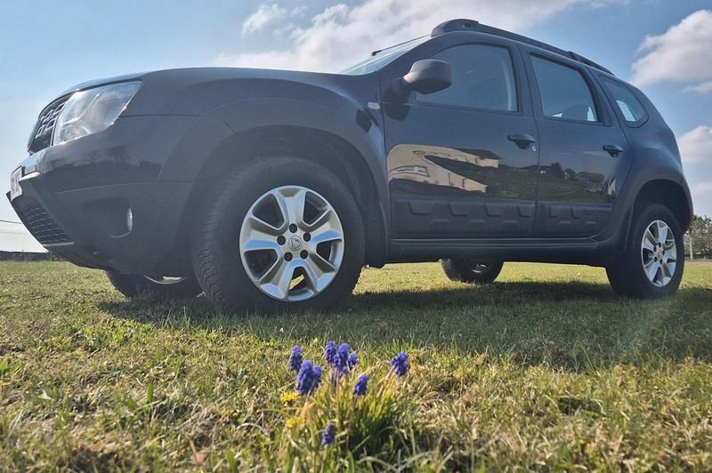 Second-hand Dacia Duster 105 CP (77 kW) 2014 Negru SUV