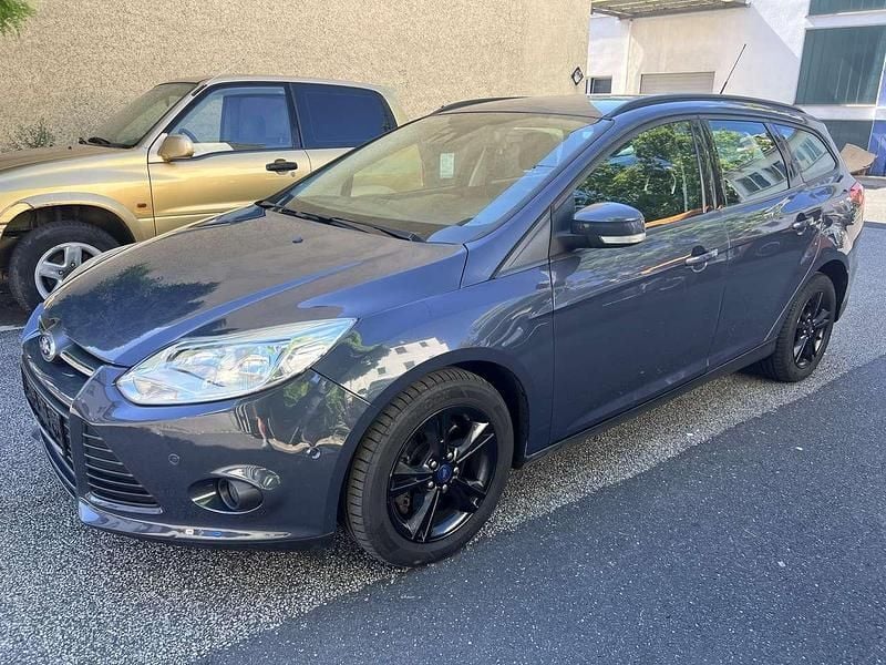 Grau Gebraucht 2014 Ford Focus Trend Kombi | 4.550 € (Superpreis) - Bild 1/4
