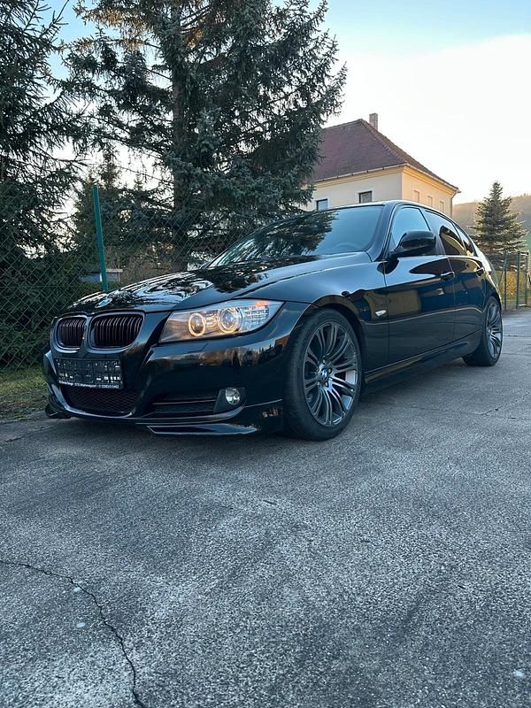 Używany BMW 318 143 KM (105 kW) 2008 Czarny Sedan/Limuzyna