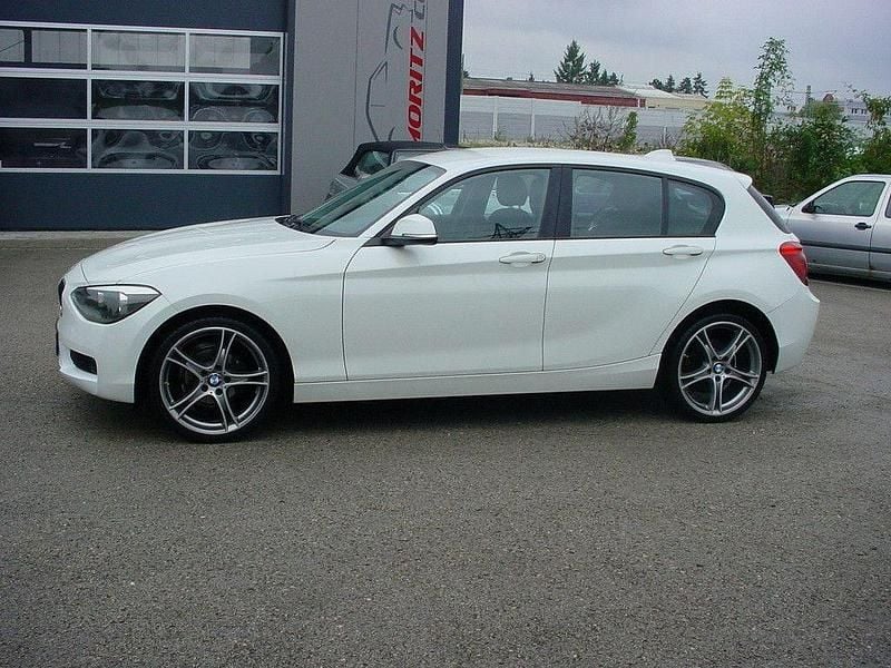 Weiß Gebraucht 2014 BMW 114 Sport Line Kleinwagen | 6.900 € (Guter Preis) - Bild 1/4