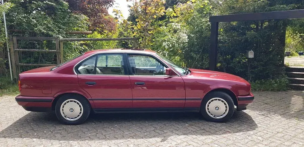 Gebraucht BMW 520 150 PS (110 kW) 1992 Rot Limousine