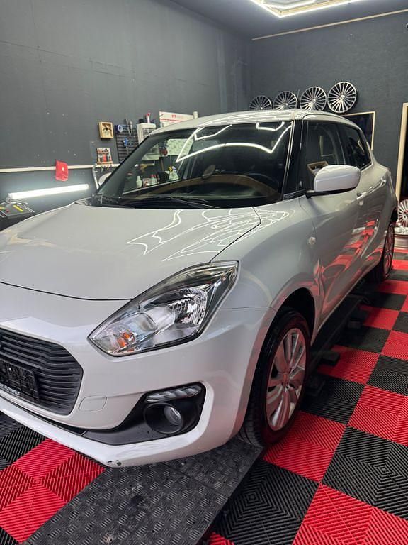 Gebraucht Suzuki Swift Comfort 90 PS (66 kW) 2017 Weiß Kleinwagen