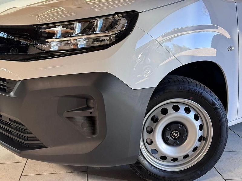 Neu Opel Combo 131 PS (96 kW) 2026 Lackierung weiss icy/typ ausse Van / Kleinbus