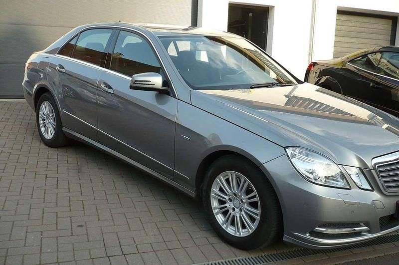 Gebraucht Mercedes E300 231 PS (169 kW) 2011 Grau Limousine
