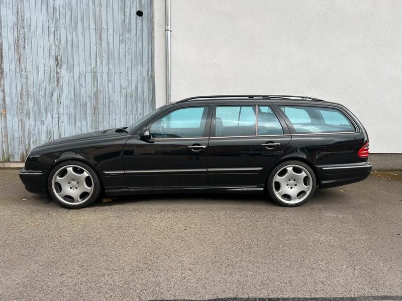 Schwarz Gebraucht 2001 Mercedes E55 AMG AMG Kombi | 15.400 € (Etwas zu teuer) - Bild 1/4
