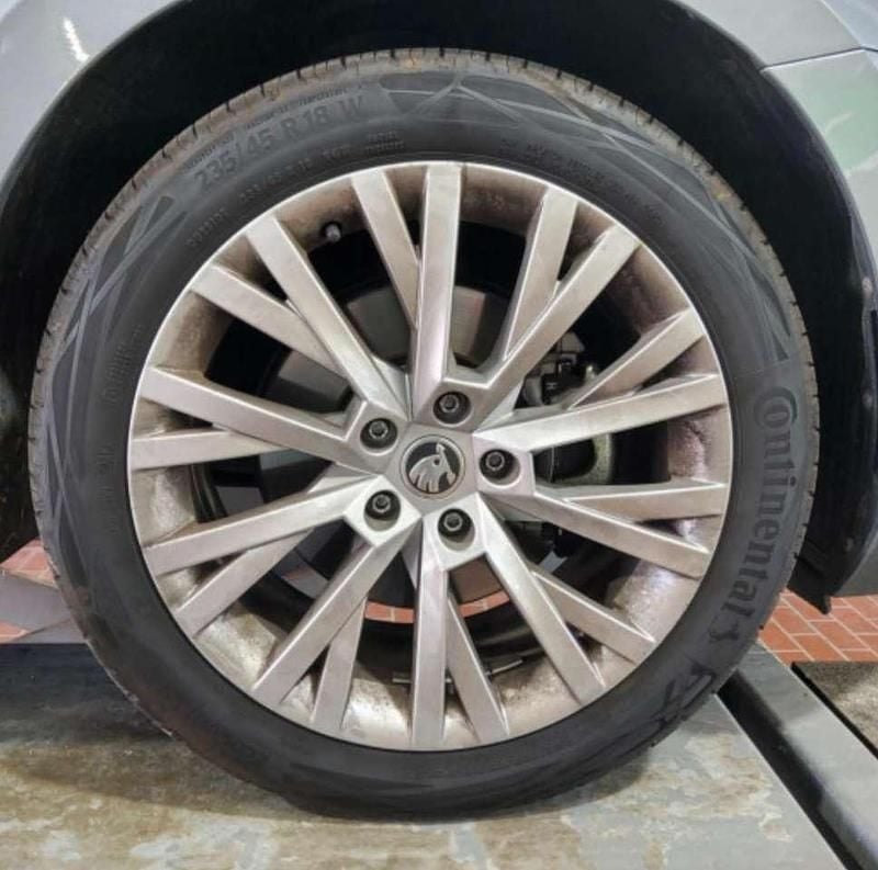 Grau Gebraucht 2021 Skoda Superb Style Kombi | 25.500 € (Superpreis) - Bild 1/4