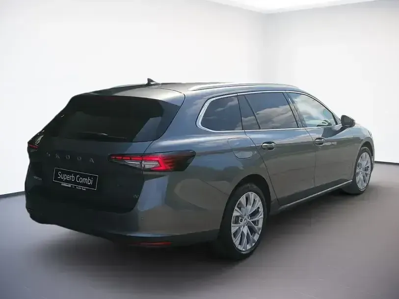 Gebraucht Skoda Superb Selection 204 PS (150 kW) 2024 Graphitegrau Kombi
