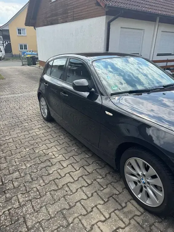 Gebraucht BMW 116 122 PS (89 kW) 2011 Schwarz Kleinwagen