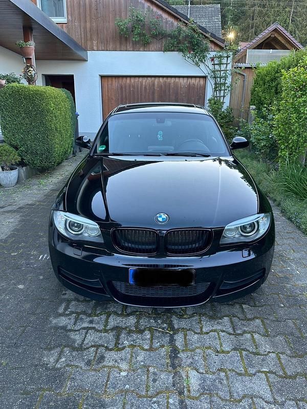 Schwarz Gebraucht 2009 BMW 135 Coupé Performance Coupé | 18.200 € - Bild 1/4