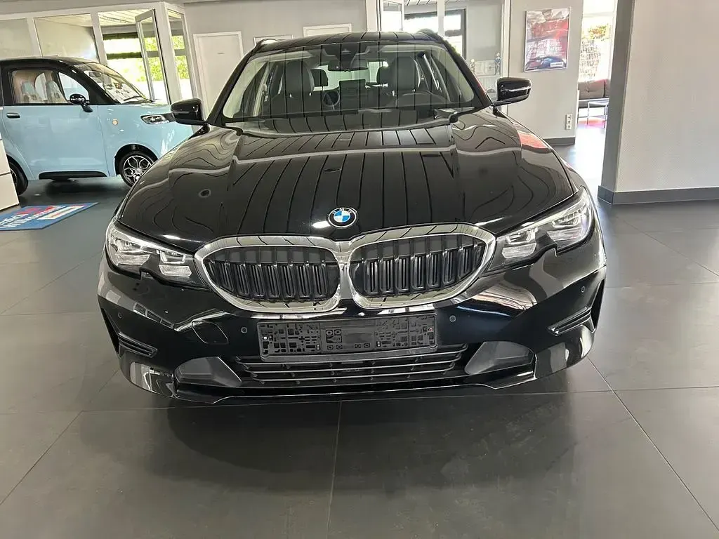 Gebraucht BMW 318 Sport Line 150 PS (110 kW) 2022 Grau Kombi