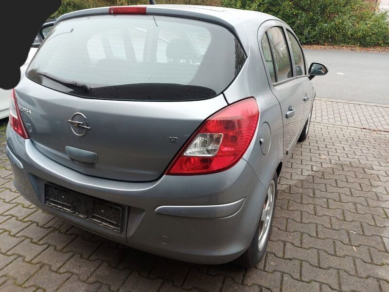 Usado Opel Corsa 80 HP (58 kW) 2007 Cinzento Sedan