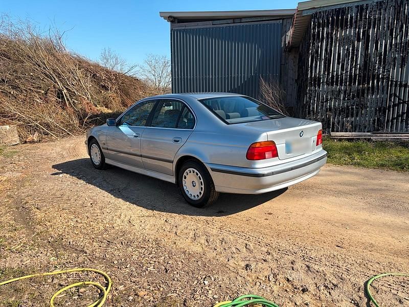 Gebraucht BMW 520 150 PS (110 kW) 1998 Silber Limousine