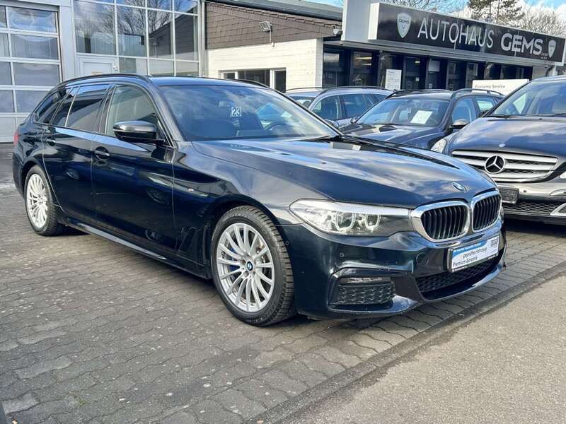 Black sapphire metallic Gebraucht 2018 BMW 540 M Sport Kombi | 27.900 € (Fairer Preis) - Bild 1/4