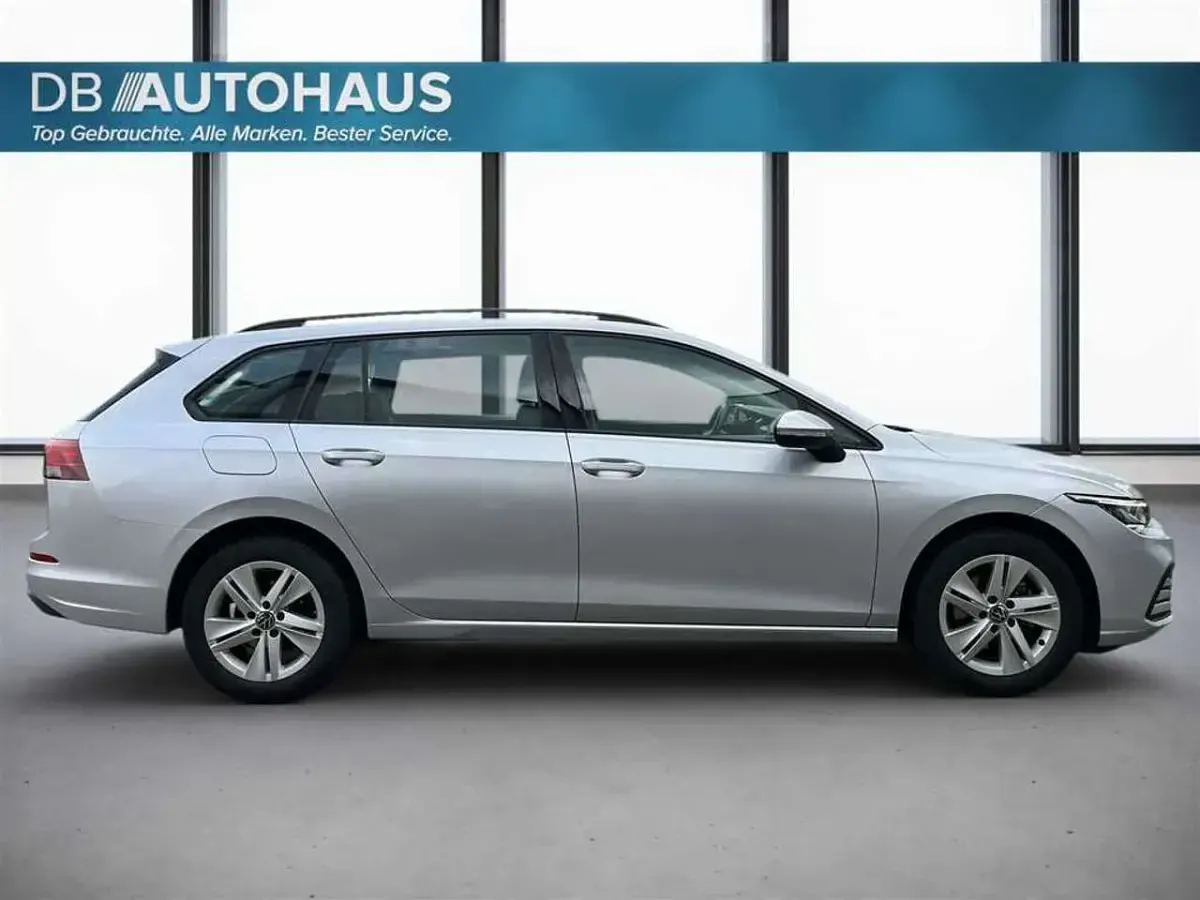 Gebraucht VW Golf VIII Life 110 PS (80 kW) 2024 Silber Kombi