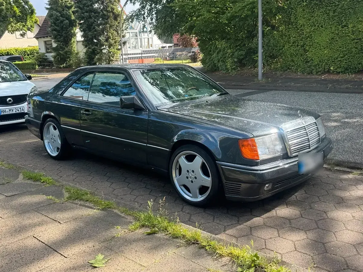 Gebraucht Mercedes 220 150 PS (110 kW) 1992 Schwarz Coupé